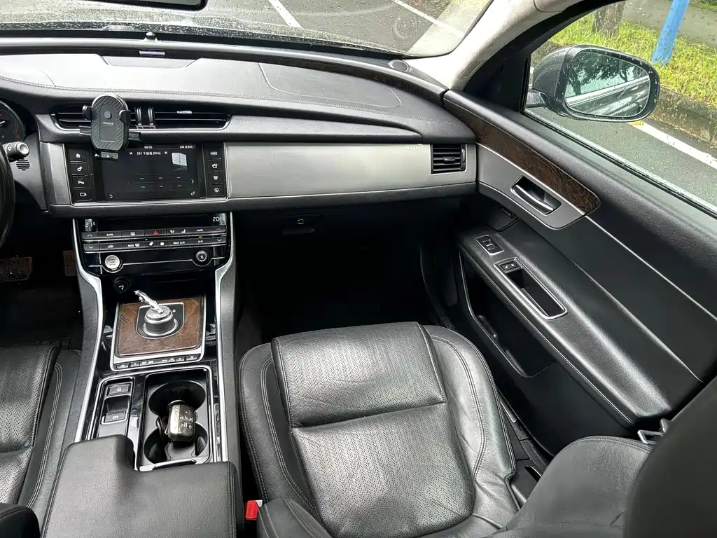 Jaguar XFL — миниатюра 8