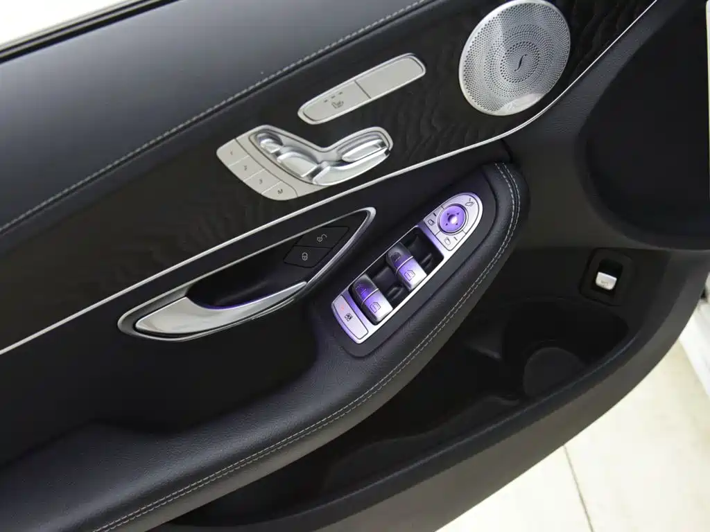 Mercedes-Benz C-Class — миниатюра 8
