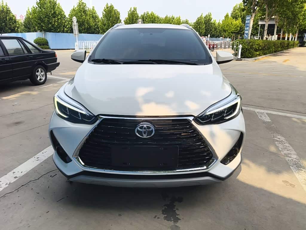 Toyota YARiS L Zhi Xuan 1.5 л 2022 г. Белый, пробег 18300 км