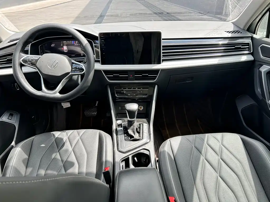 Volkswagen Tiguan L — миниатюра 14
