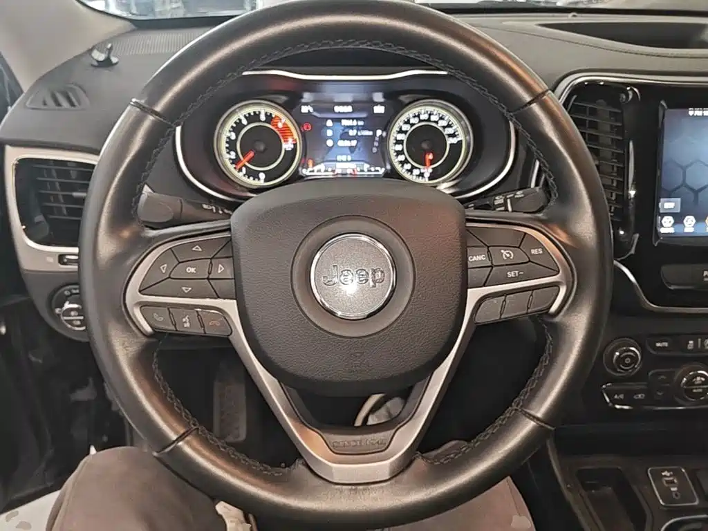 Jeep Cherokee — миниатюра 11