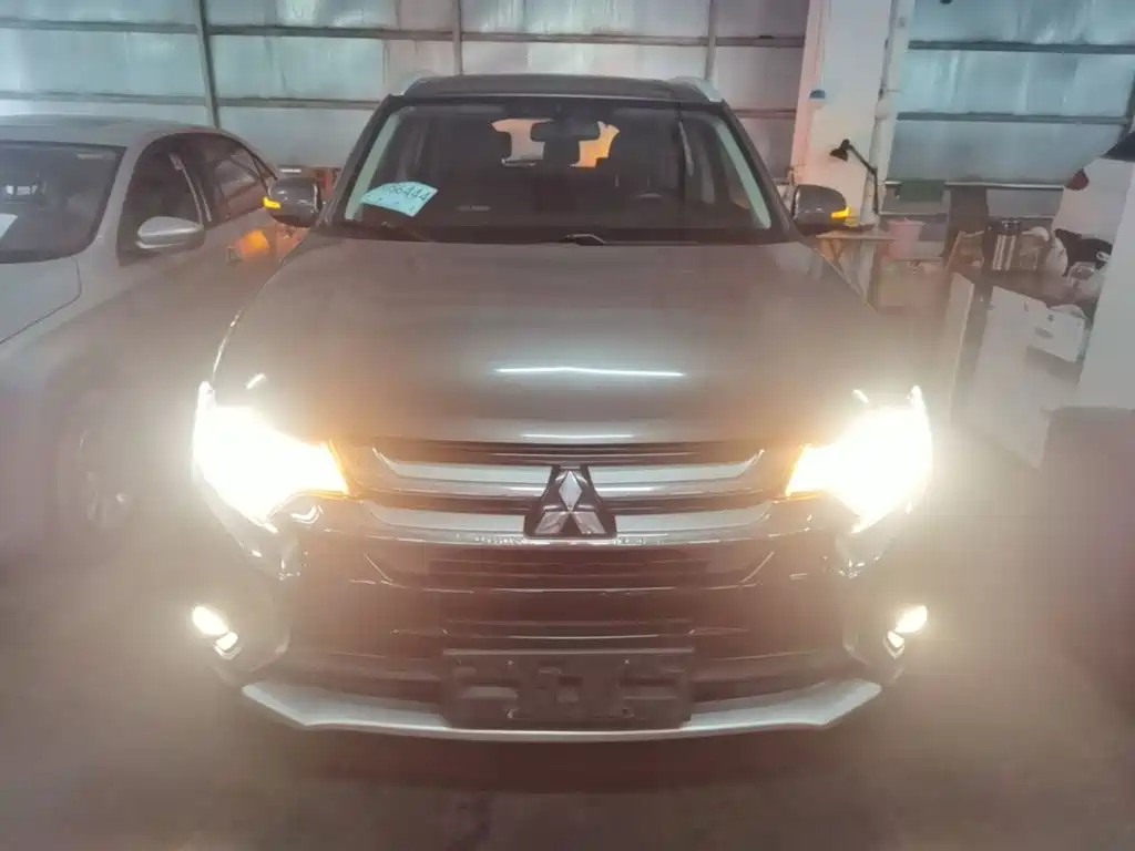 Mitsubishi Outlander — миниатюра 3