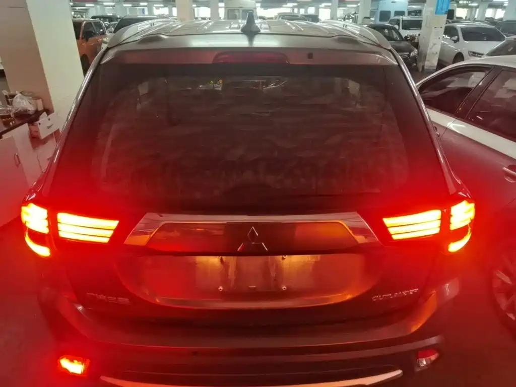Mitsubishi Outlander — миниатюра 6