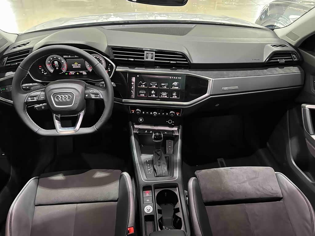 Audi Q3 1.4 л 2022 г. Белый, пробег 39000 км