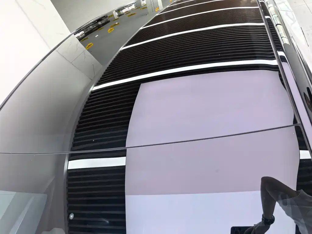 Tesla Model Y — миниатюра 21