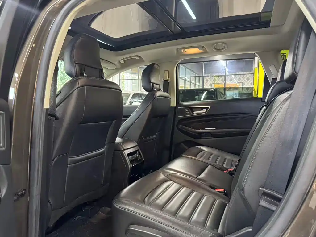 Ford Edge — миниатюра 7
