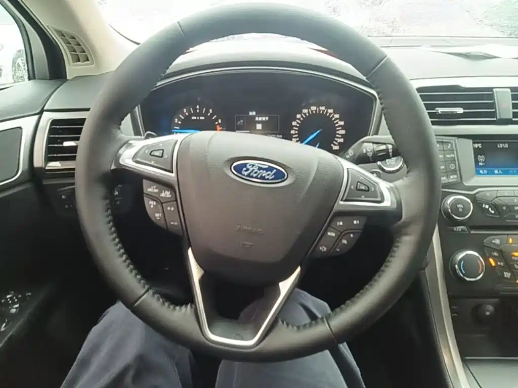 Ford Mondeo — миниатюра 11