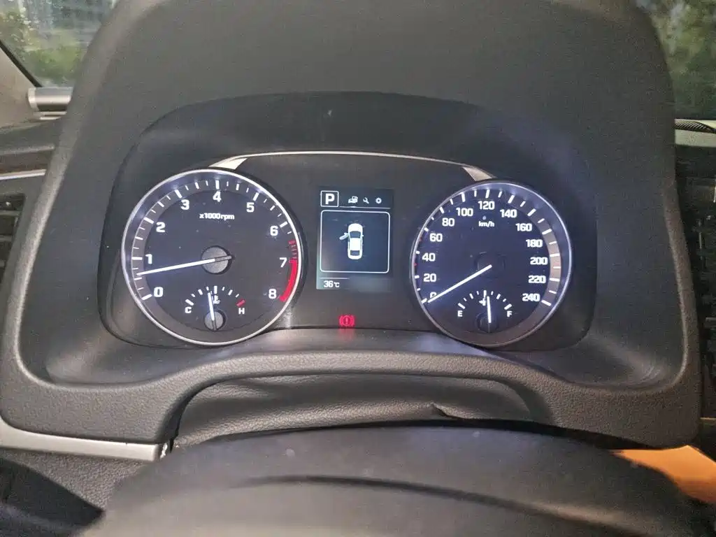 Hyundai Elantra — миниатюра 4