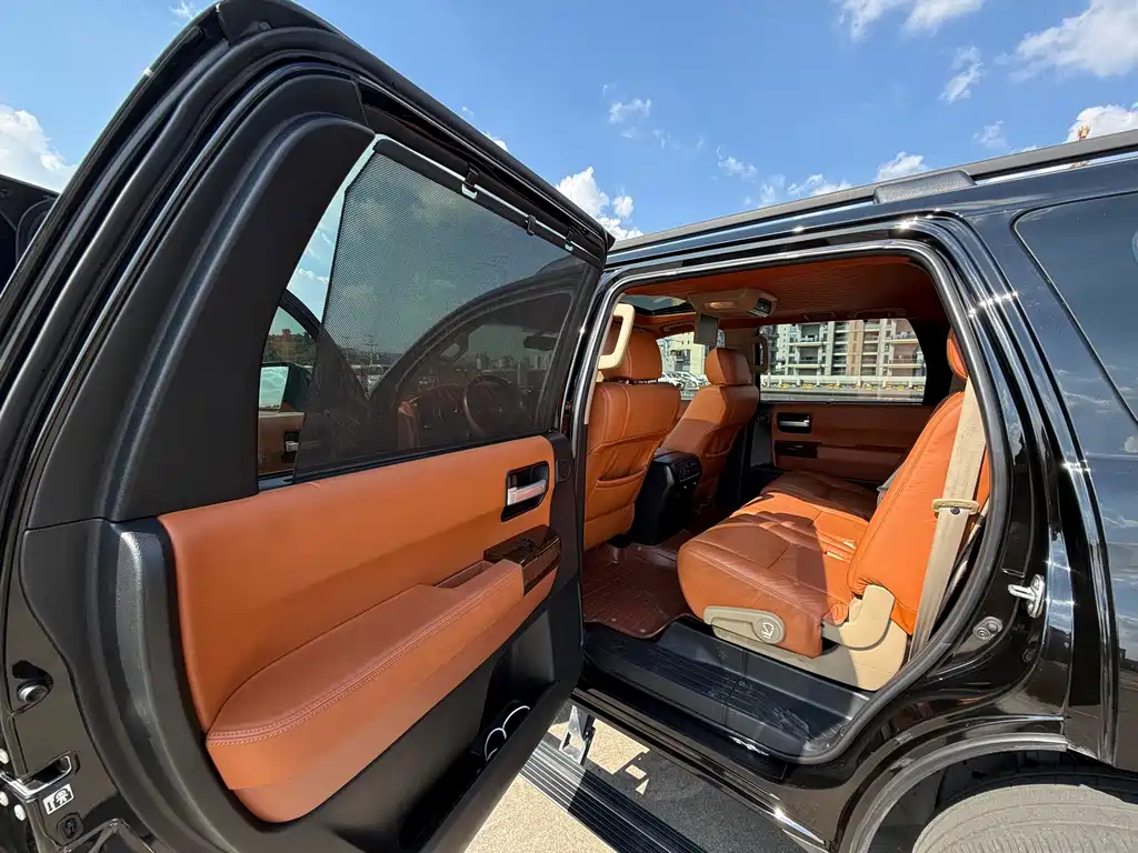 Toyota Sequoia — миниатюра 16
