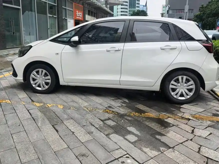 Honda Fit — миниатюра 6