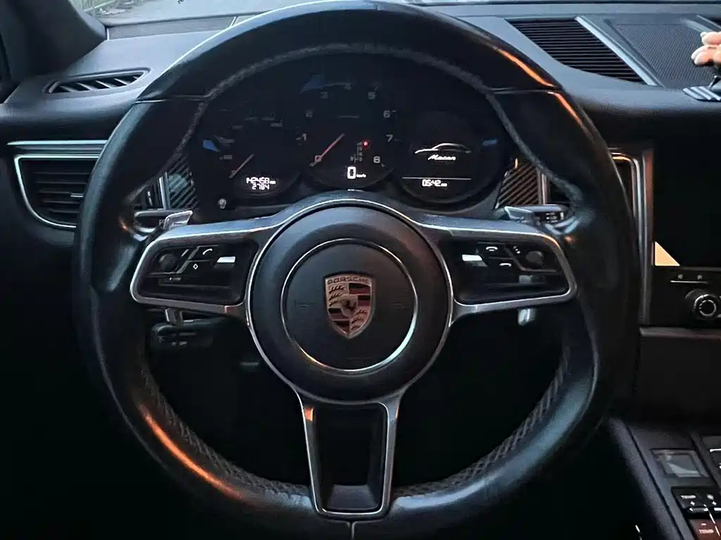 Porsche Macan — миниатюра 8