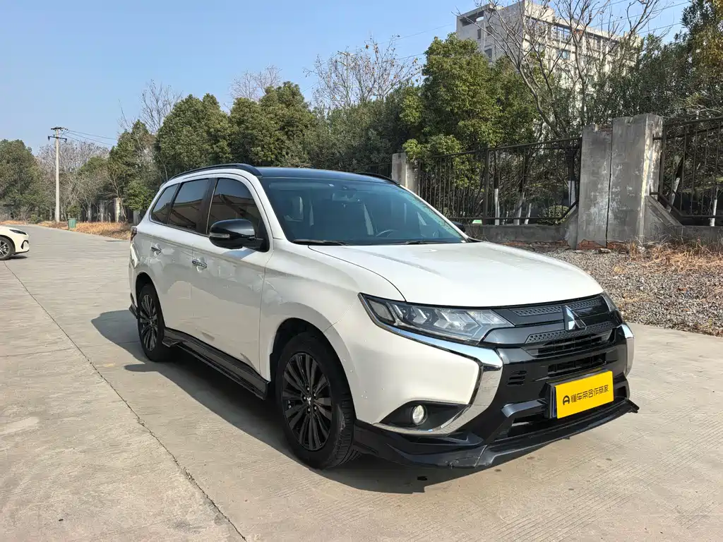 MITSUBISHI OUTLANDER