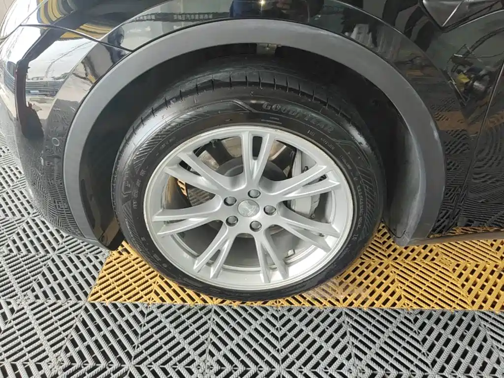 Tesla Model Y — миниатюра 23