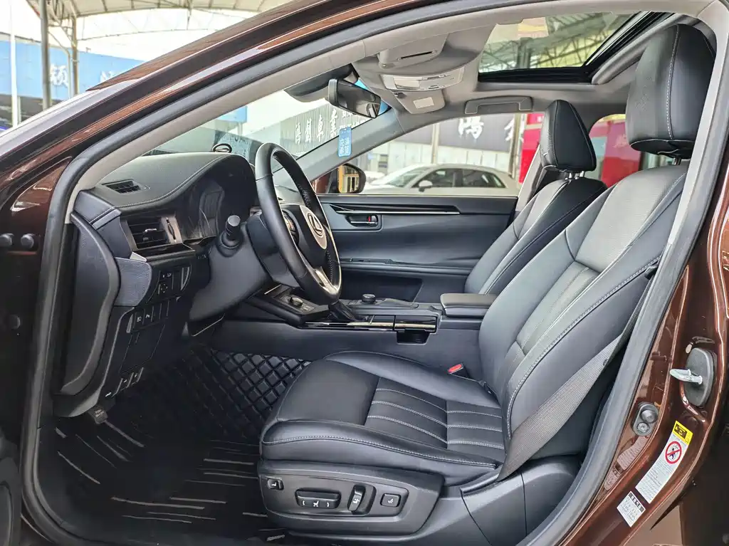 Lexus ES — миниатюра 5
