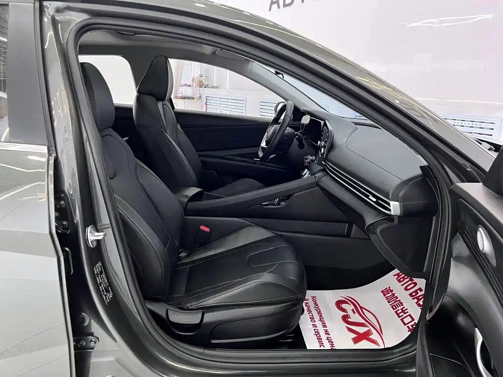 Hyundai Elantra — миниатюра 17