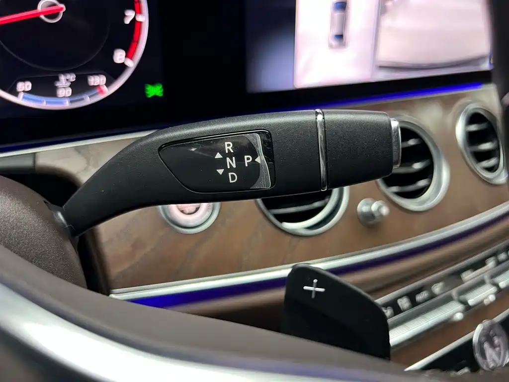 Mercedes-Benz E-Class — миниатюра 23