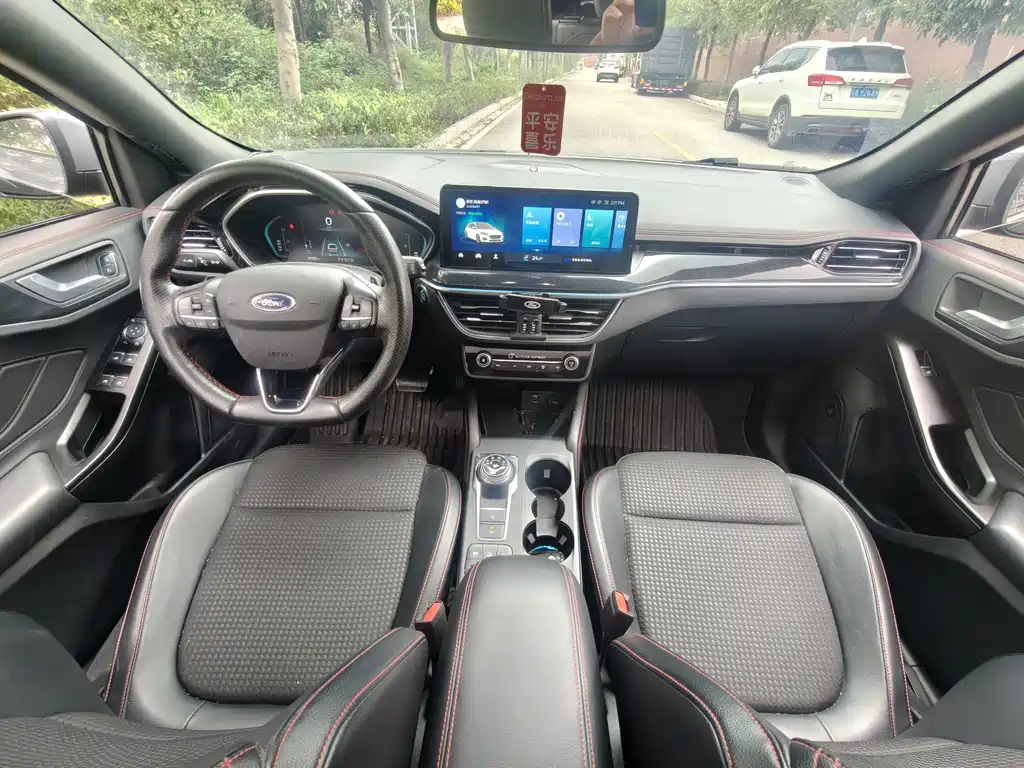 Ford Focus — миниатюра 11