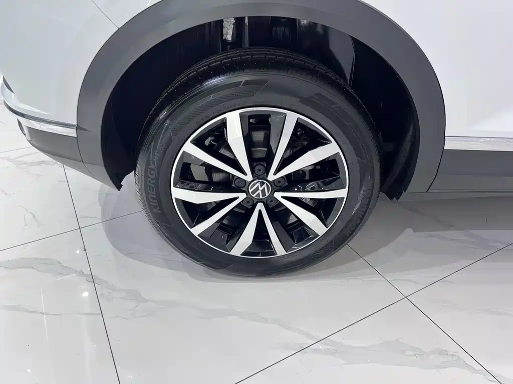 Volkswagen T-Roc — миниатюра 19