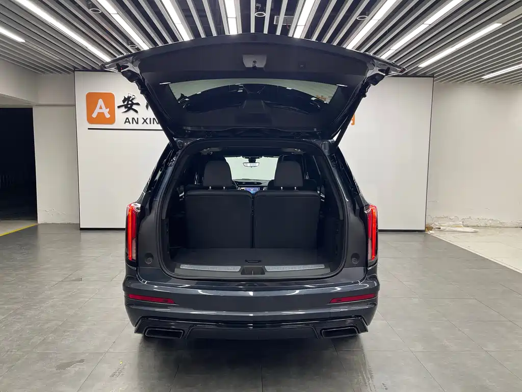 CADILLAC XT6