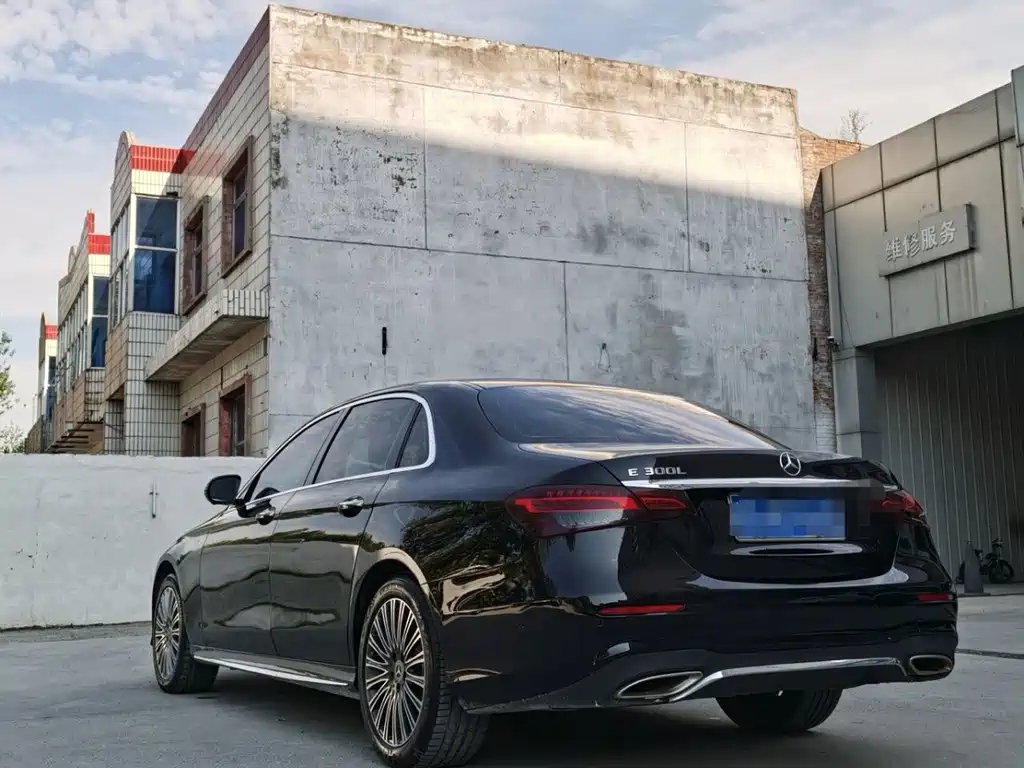 Mercedes-Benz E-Class — миниатюра 5