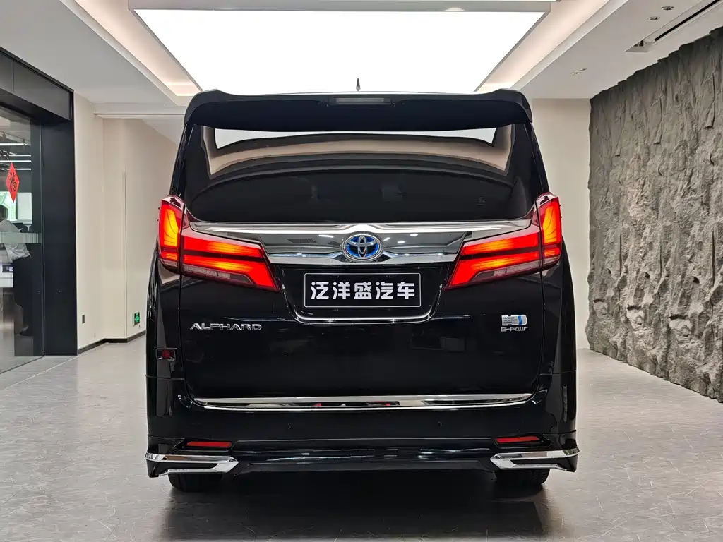 Toyota Alphard — миниатюра 11