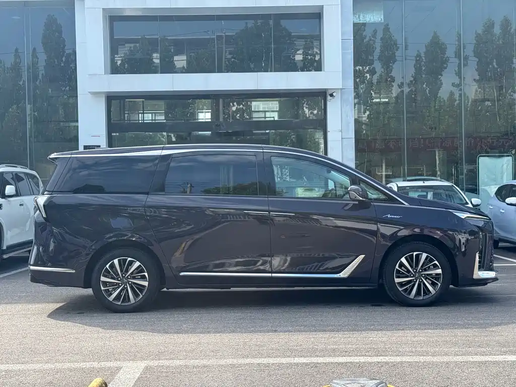 Buick GL8 Hybrid — миниатюра 6
