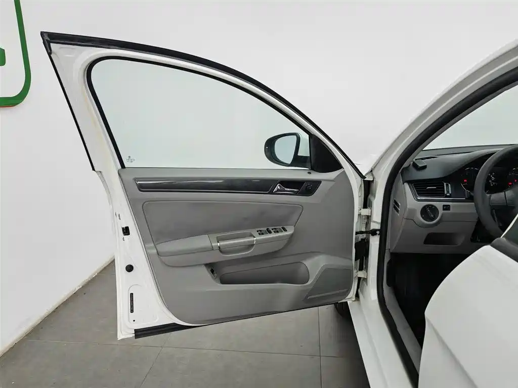 Volkswagen Bora 2013 1.6L AT Fashion