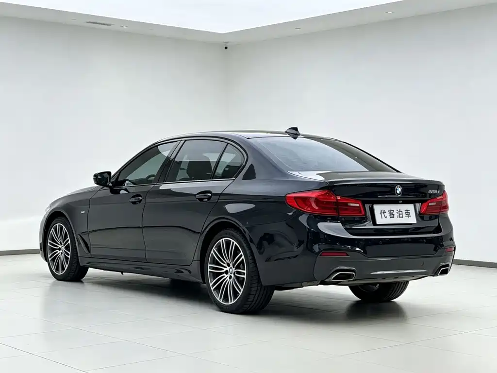 BMW 5 Series — миниатюра 7