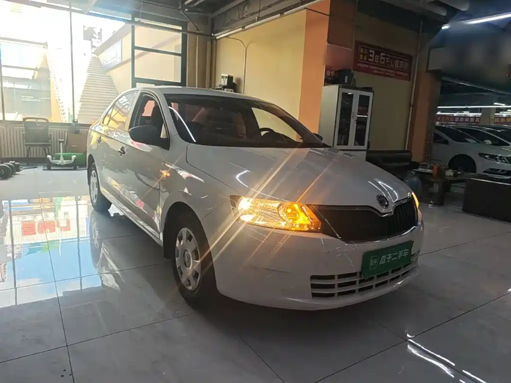 Skoda Rapid — миниатюра 4
