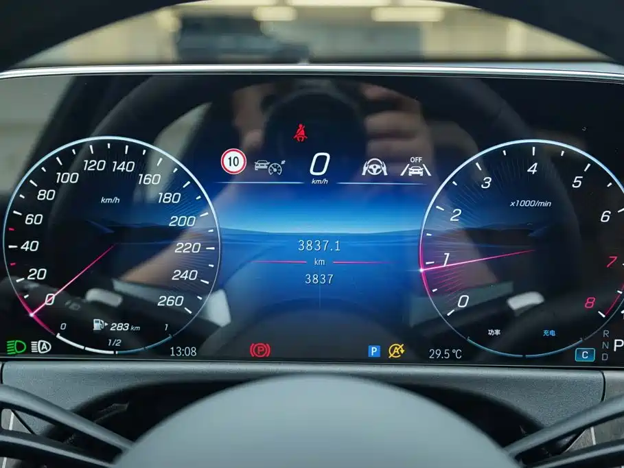 Mercedes-Benz E-Class — миниатюра 7