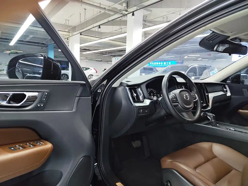 Volvo XC60 — миниатюра 5