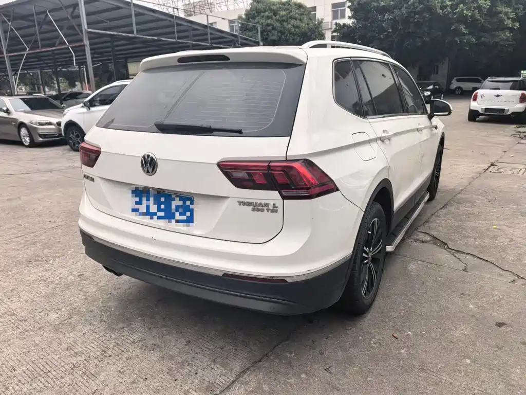 VOLKSWAGEN TIGUAN L