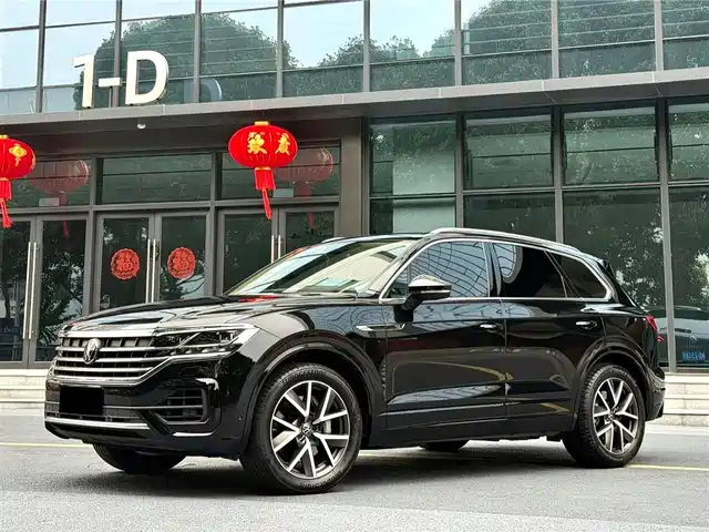 VOLKSWAGEN TOUAREG