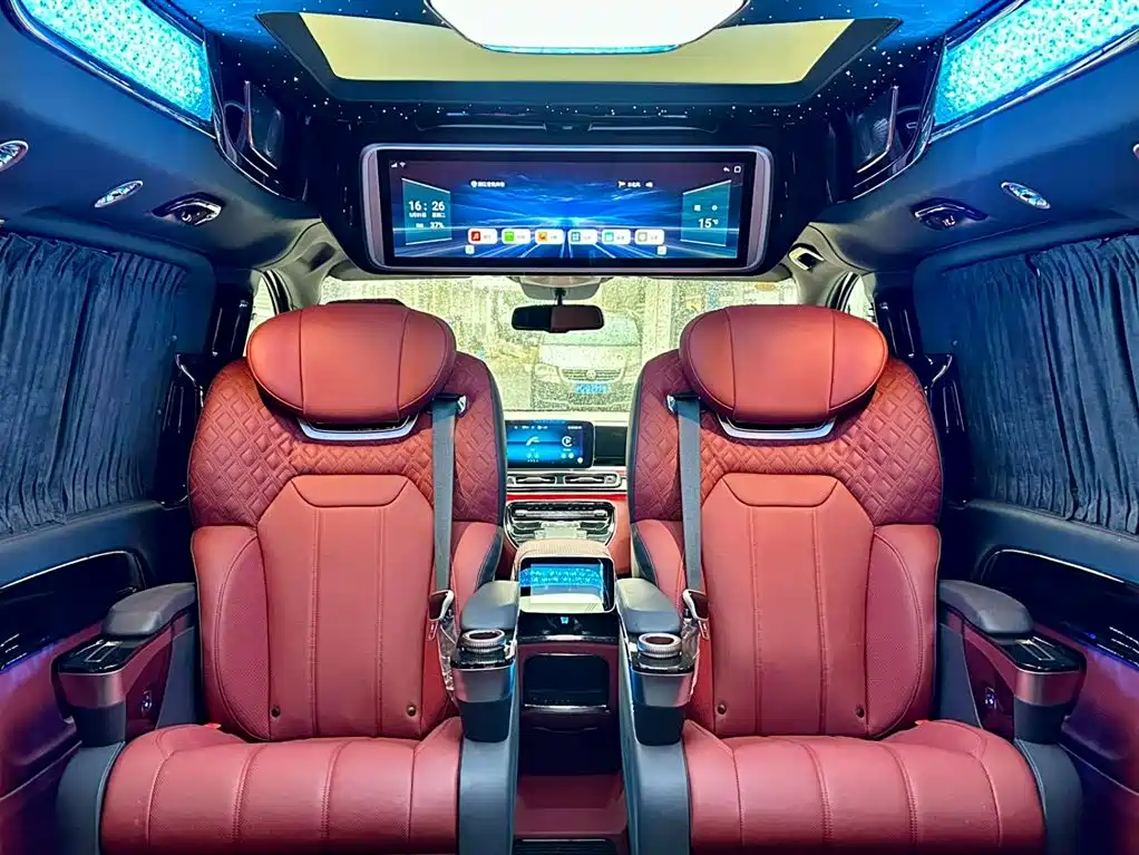 Mercedes-Benz Vito 2024 2.0T 7 мест