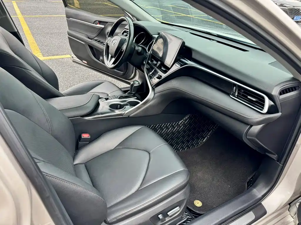 Toyota Camry — миниатюра 14