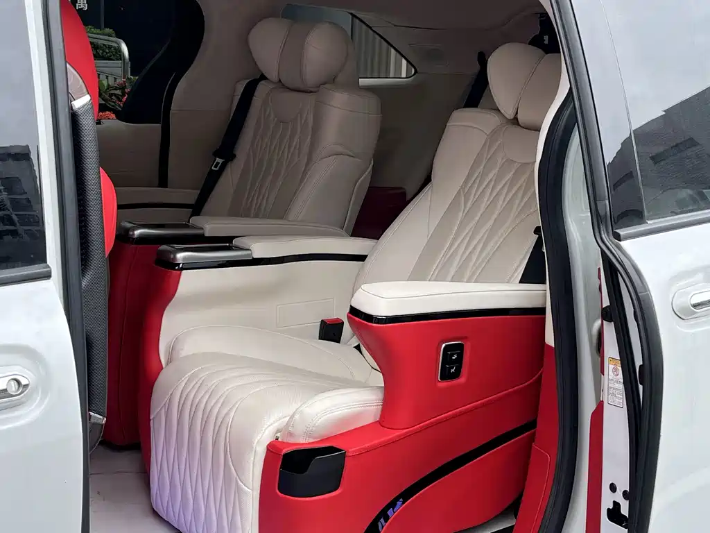 Toyota Sienna — миниатюра 9