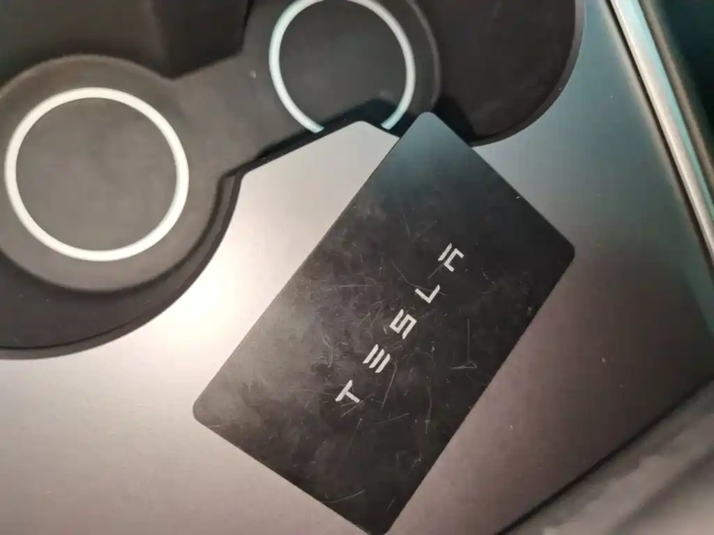 Tesla Model Y — миниатюра 9