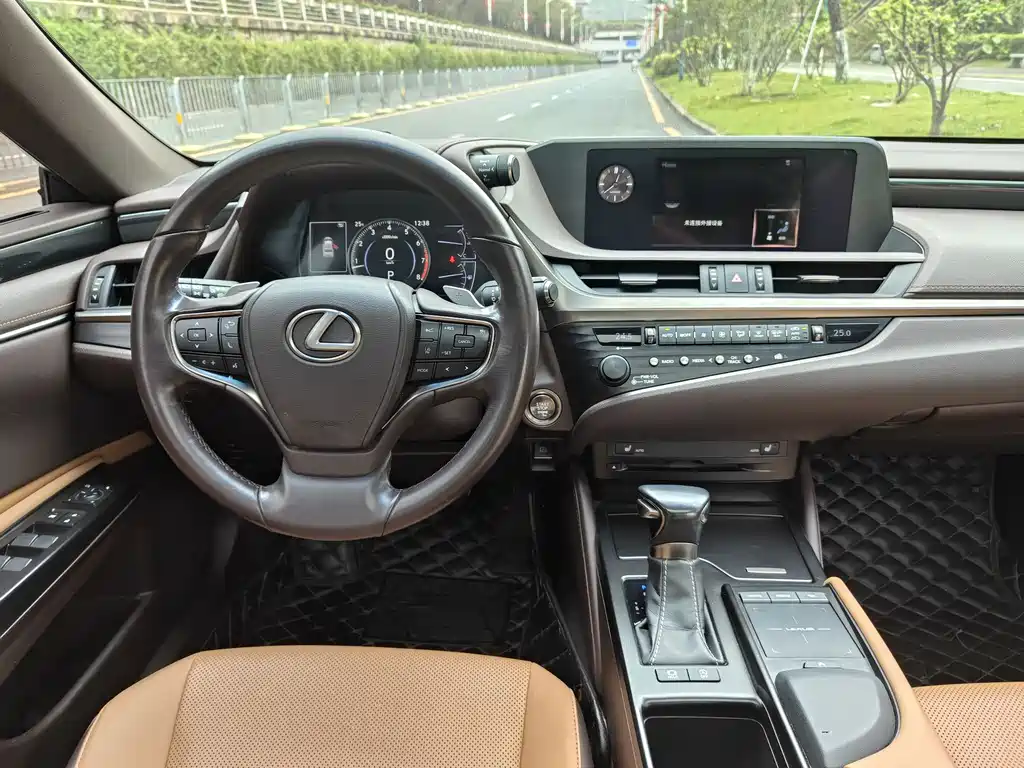 Lexus ES 2018 200 V