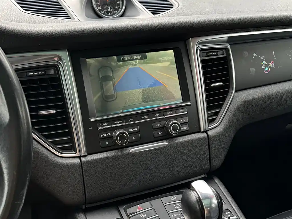 Porsche Macan — миниатюра 15