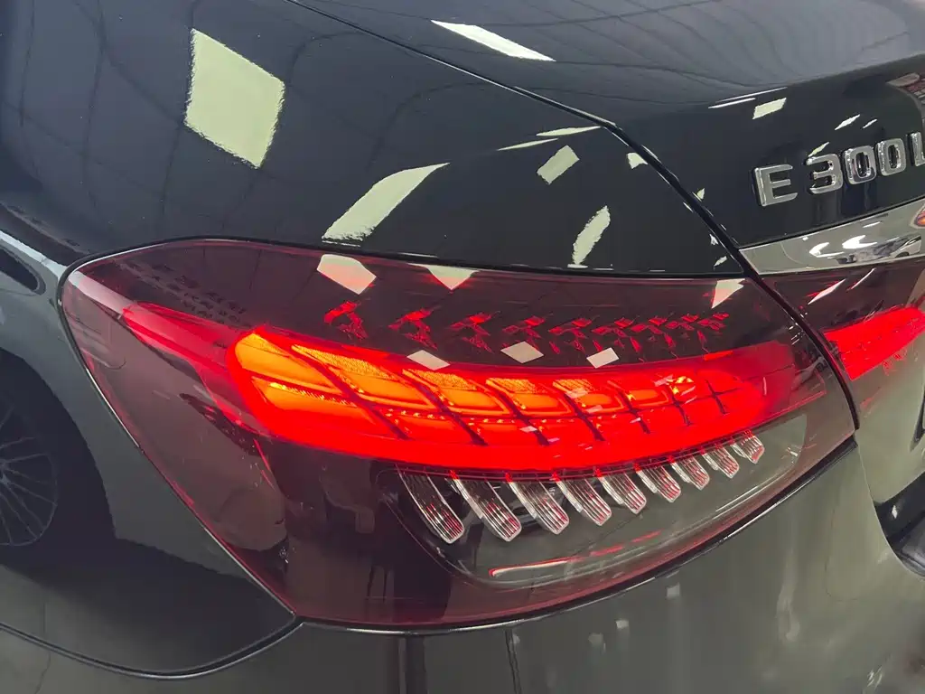 Mercedes-Benz E-Class 2022 — фото 12