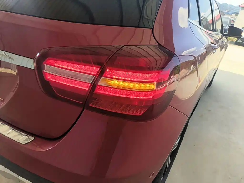 Mercedes-Benz GLA — миниатюра 8