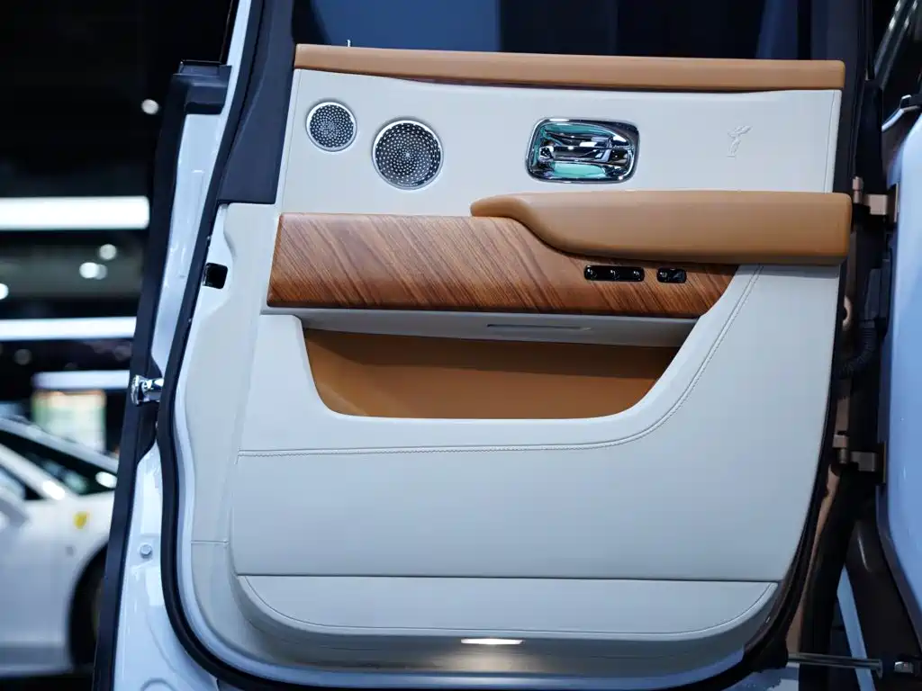 Rolls-Royce Cullinan — миниатюра 48
