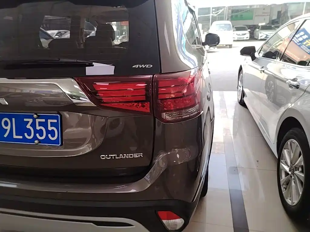 Mitsubishi Outlander — миниатюра 8