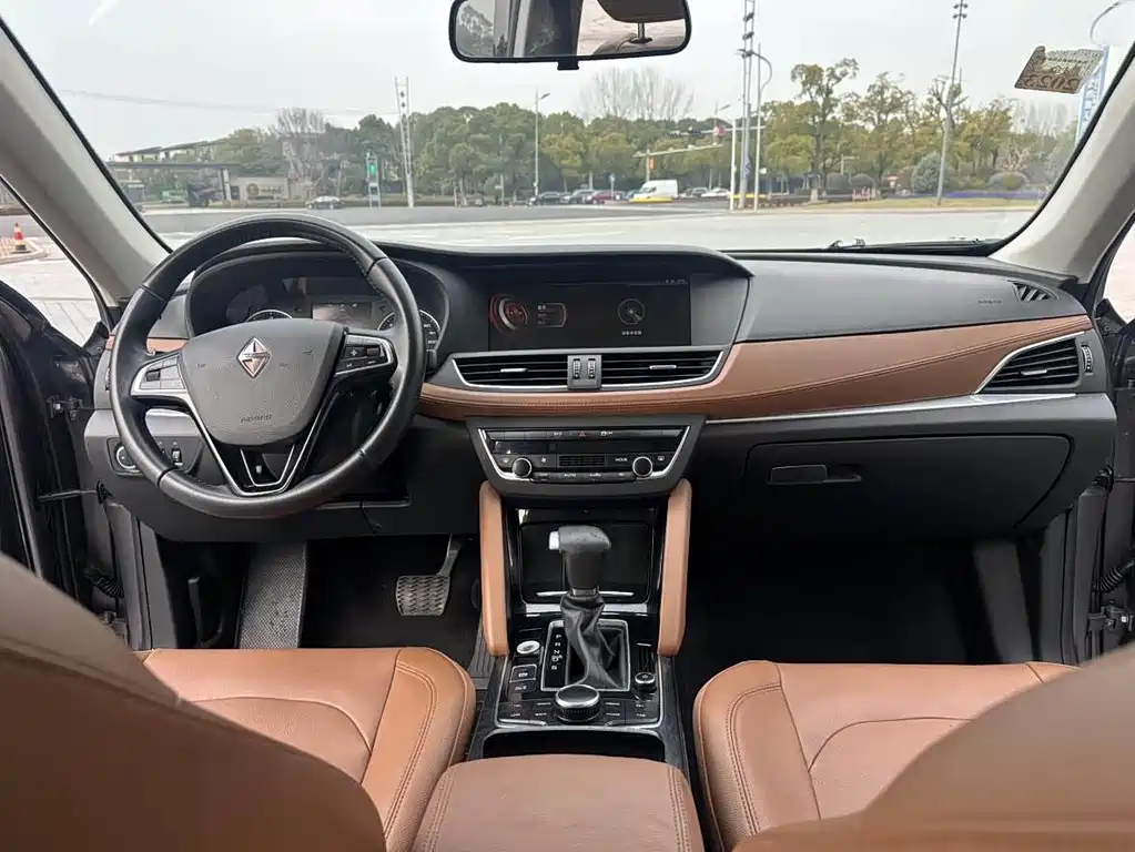 Borgward BX7 — миниатюра 15