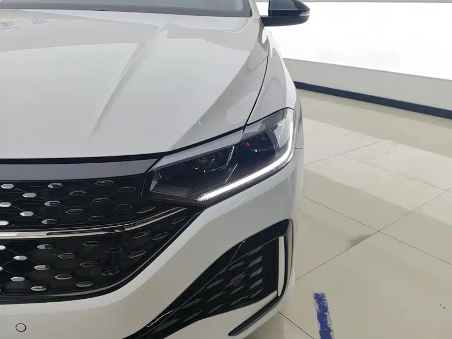 Volkswagen Lavida — миниатюра 5