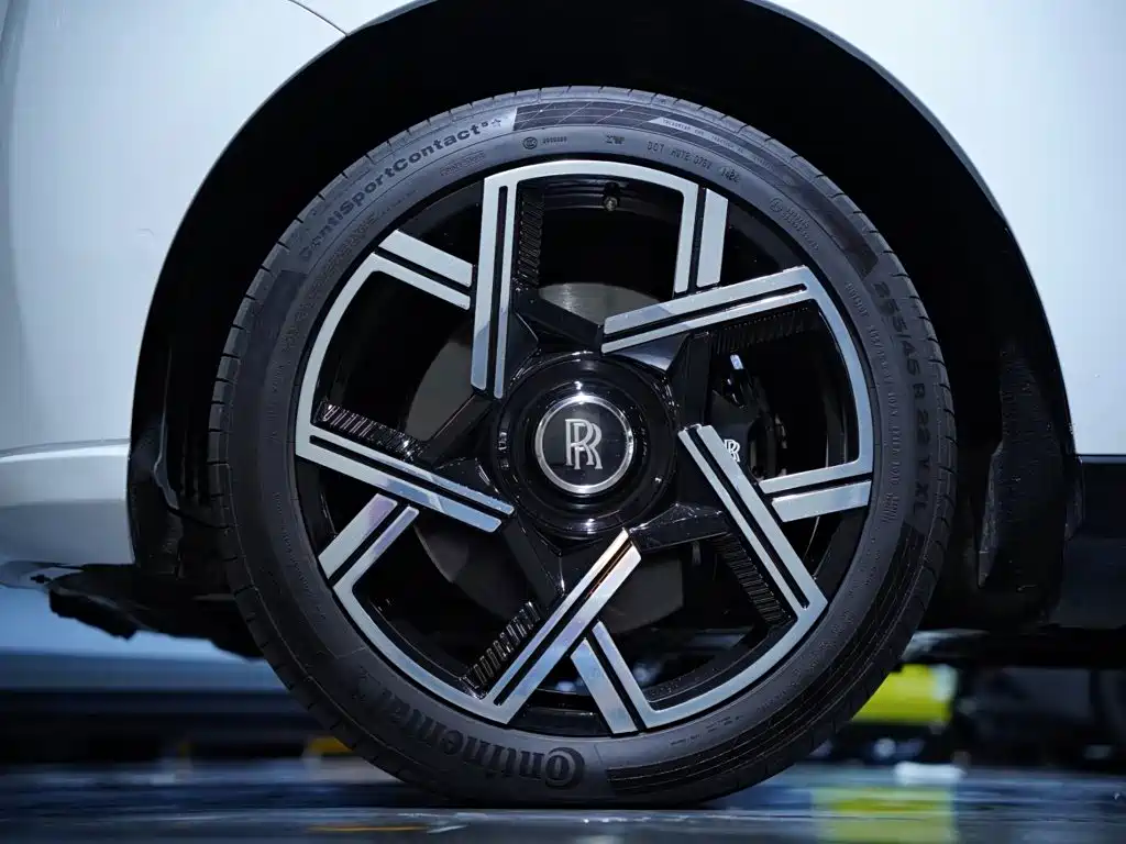 Rolls-Royce Cullinan — миниатюра 9