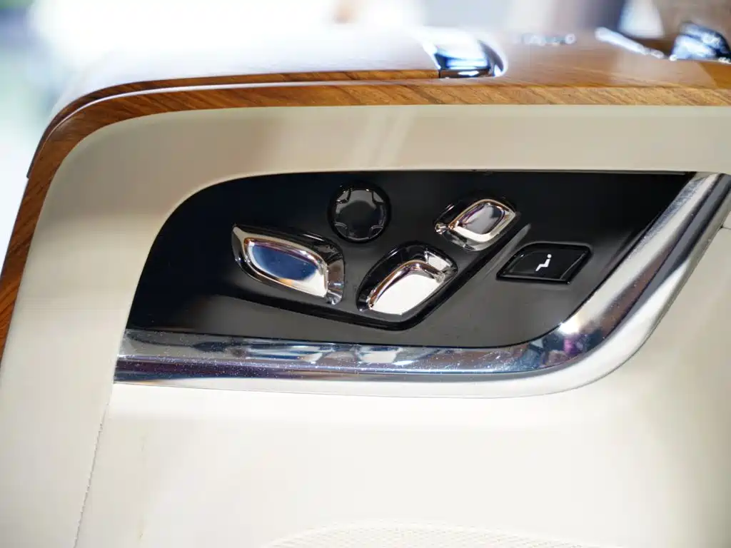 Rolls-Royce Cullinan — миниатюра 30