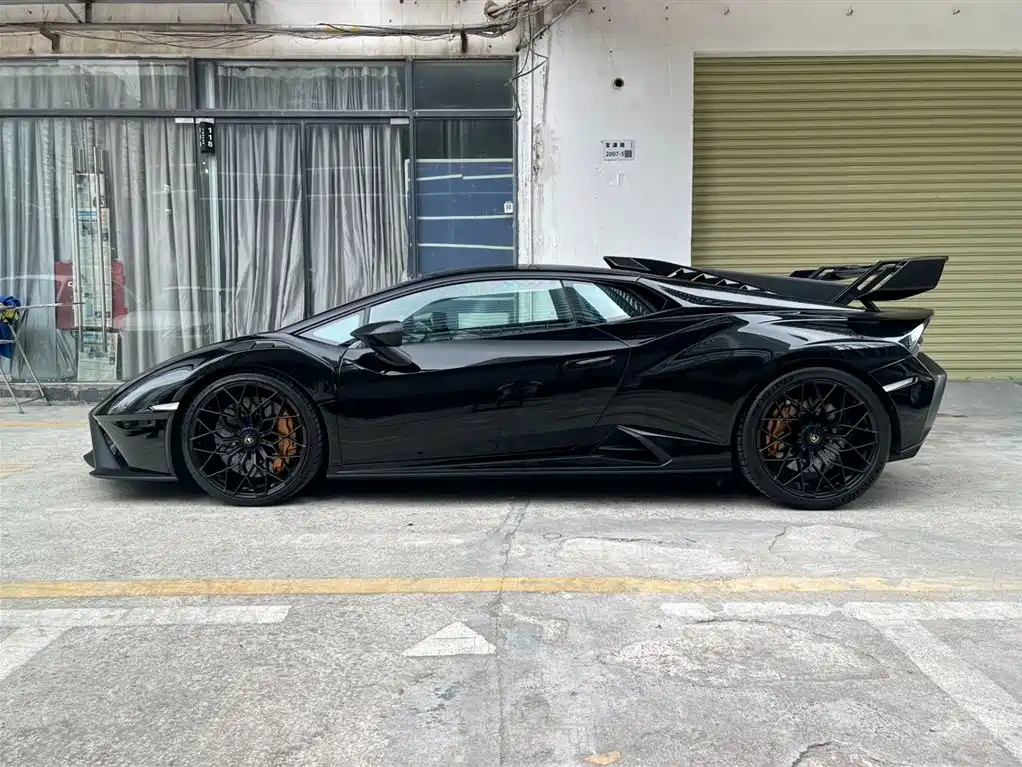 LAMBORGHINI HURACÁN