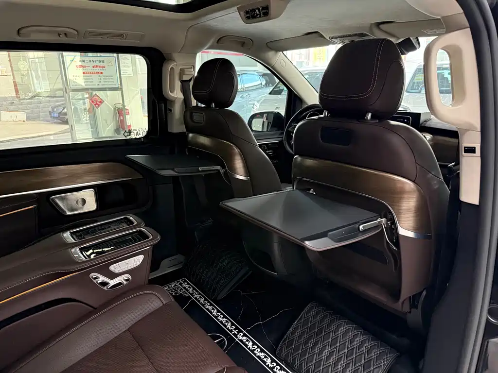 Mercedes-Benz V-Class — миниатюра 13
