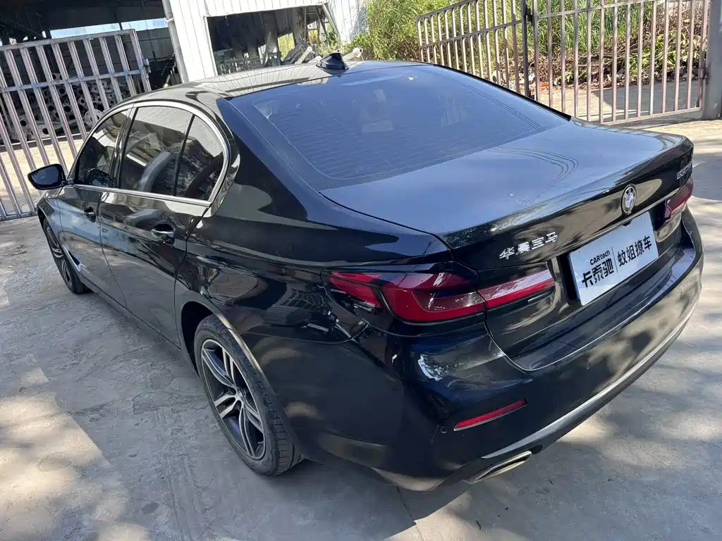 BMW 5 Series — миниатюра 3